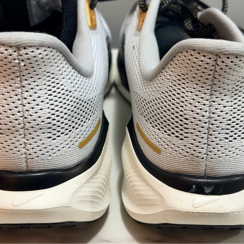 Nike men’s Peggaus 41 Air Zoom Size 8 White Black and gold NEW